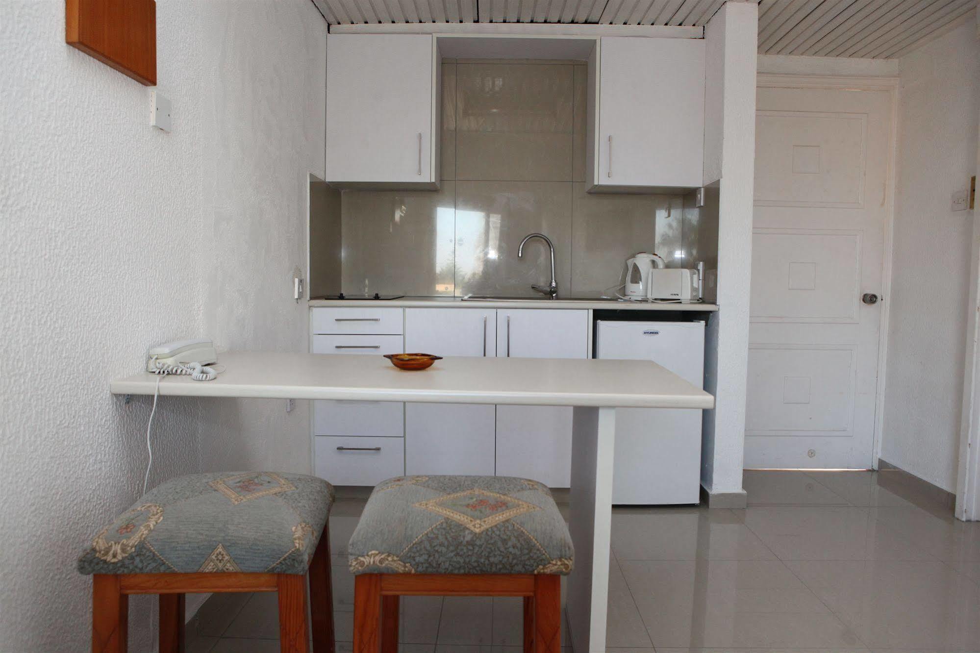 Sea Apartments Ларнака Екстер'єр фото