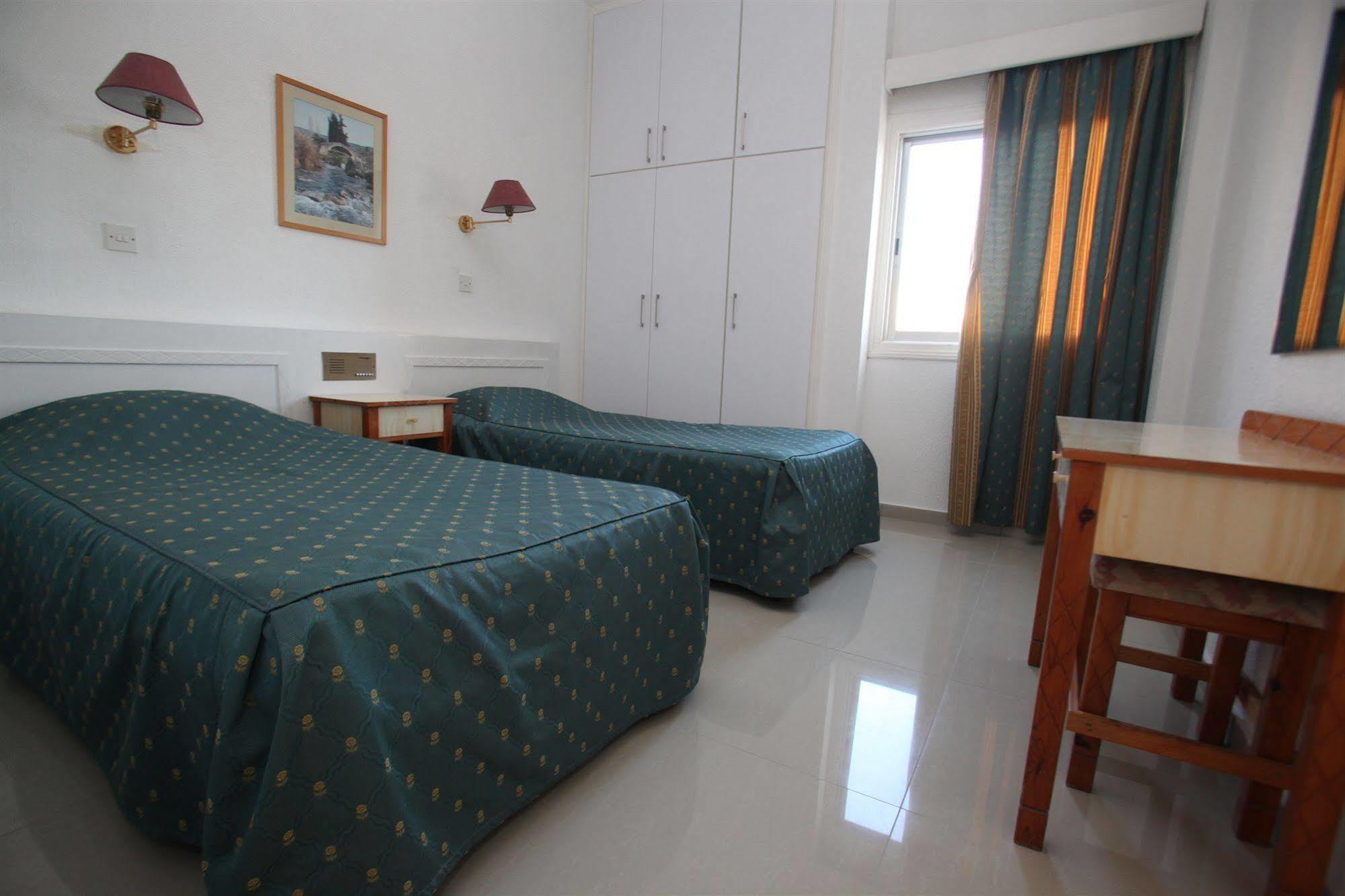 Sea Apartments Ларнака Екстер'єр фото